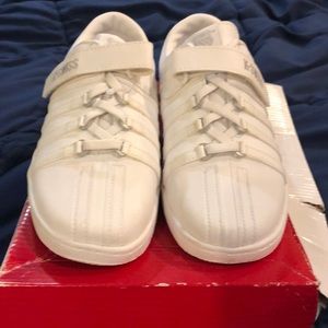 K-Swiss Classic white tennis shoes, size 3